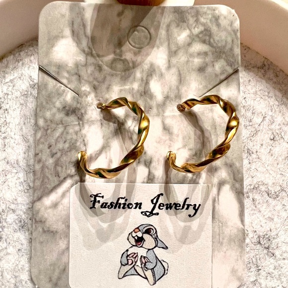 NWT Pairs of Gold Textured Small Popular Hoop Earrings - Picture 1 of 3